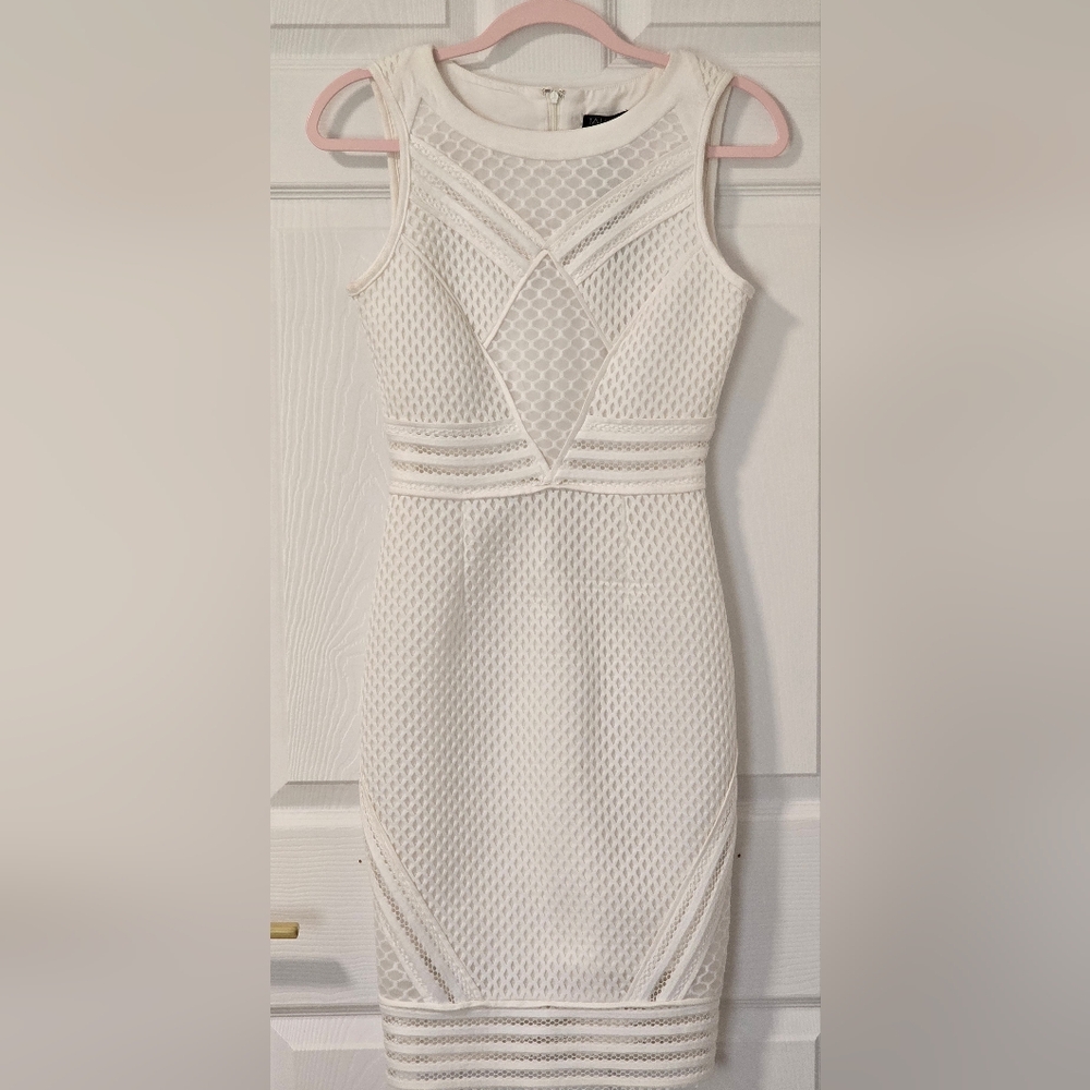 ✨ Tahari Arthur S. Levine White Textured Sheath Dress Size: 0